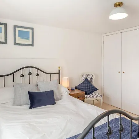 2 Bed In Oc-f31871 Holiday home