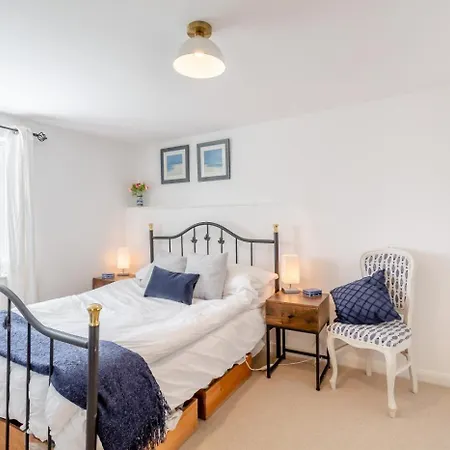 2 Bed In Oc-f31871 Holiday home *